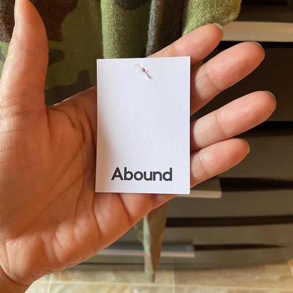 ABOUND SWEATSHIRT in TRENDY OLIVE CAMO PRINT NWT - Picture 7 of 7